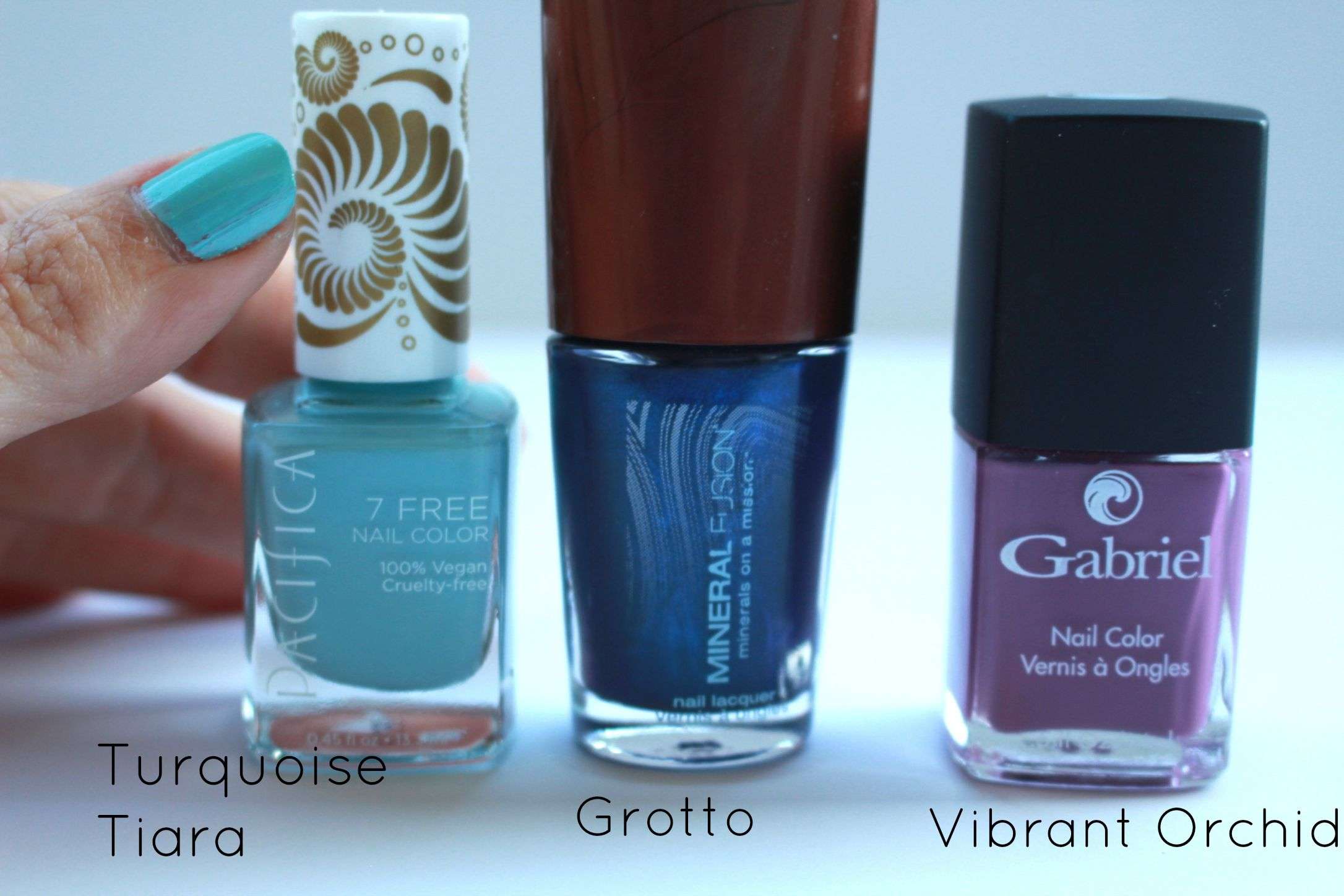 3 Non toxic nail polish brands to try now.