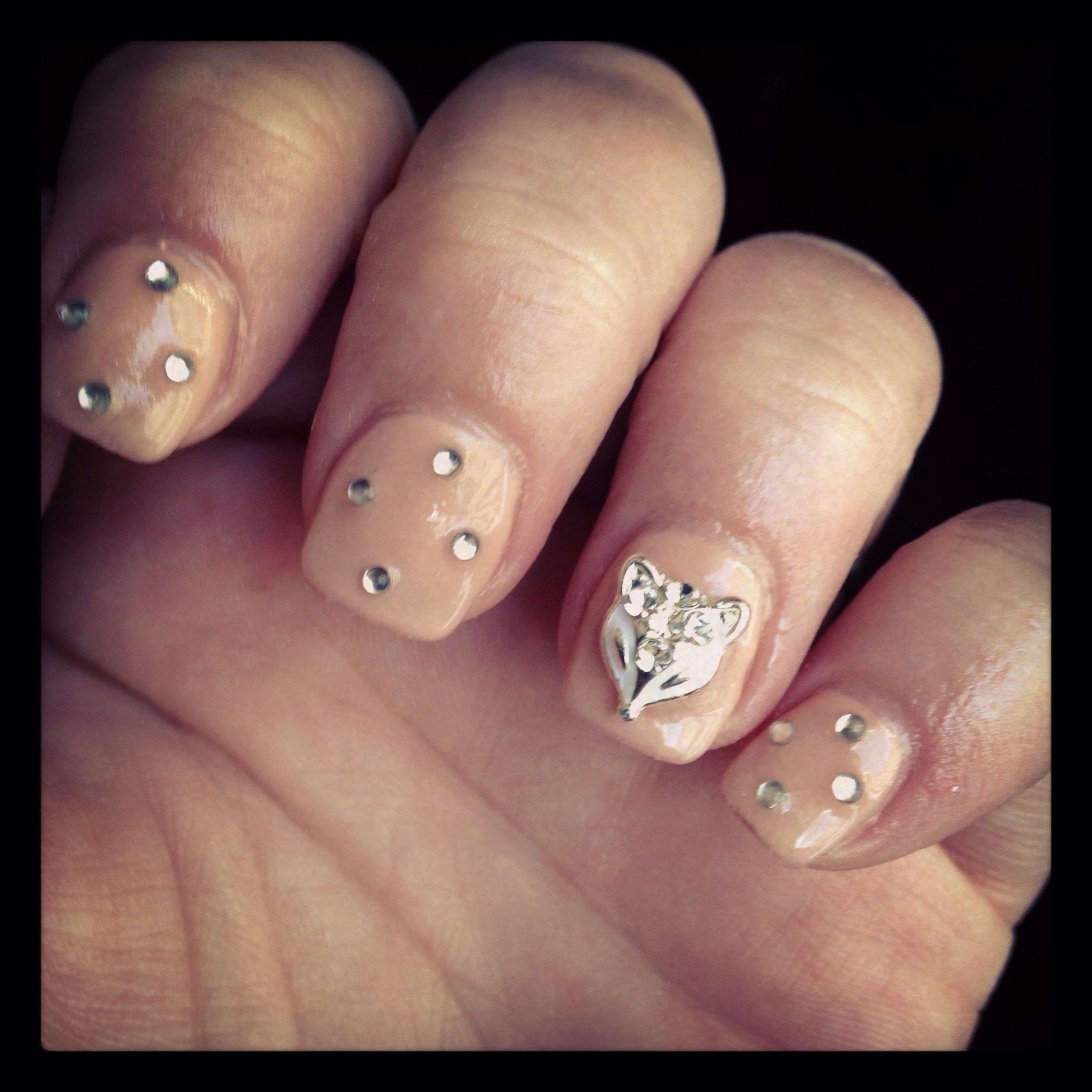 Foxy nails