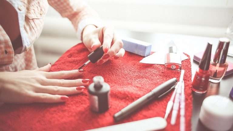 How Much On Average Does A Nail Technician Make?