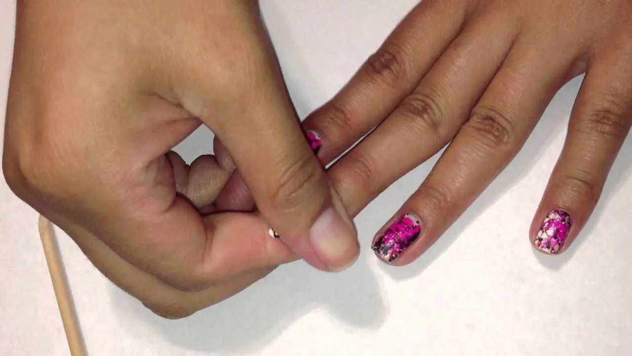 How to apply NCLA nail wraps